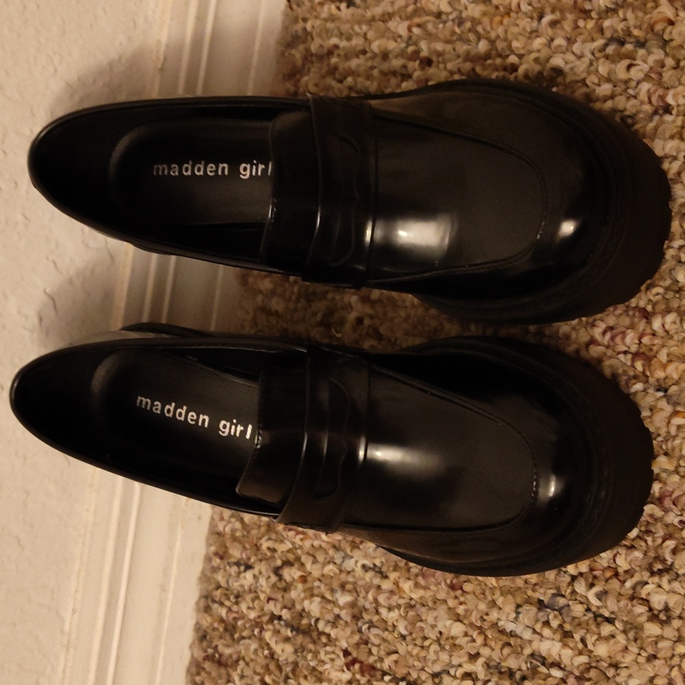 Shoe